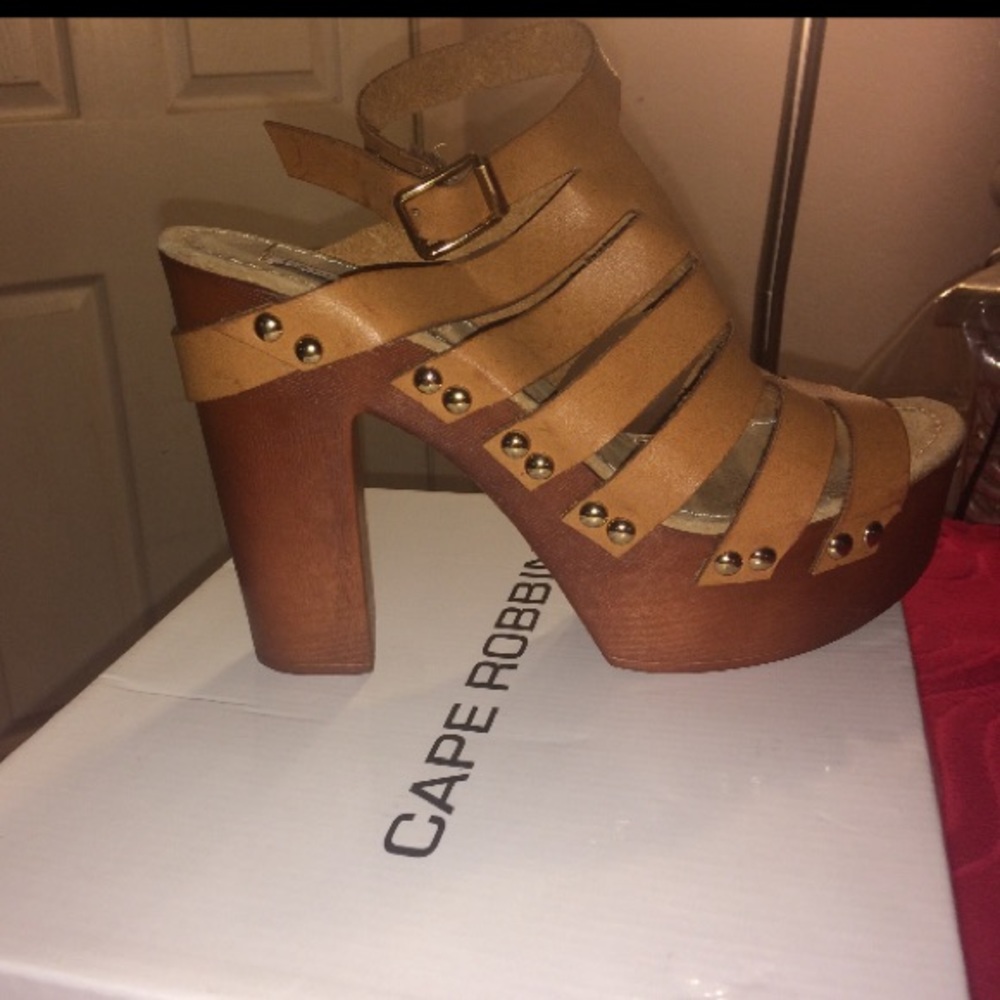 Cape Robbin nude wedge